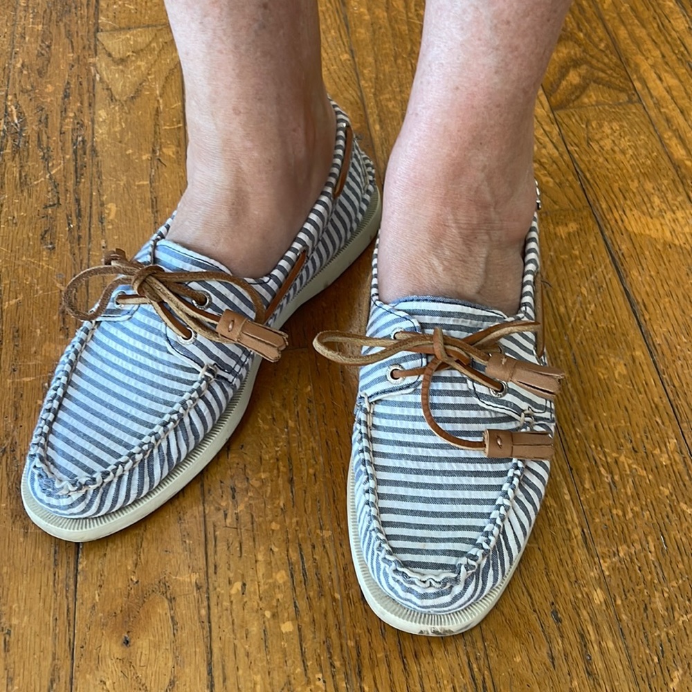 Sperry Topsider boat shoes. Size 8